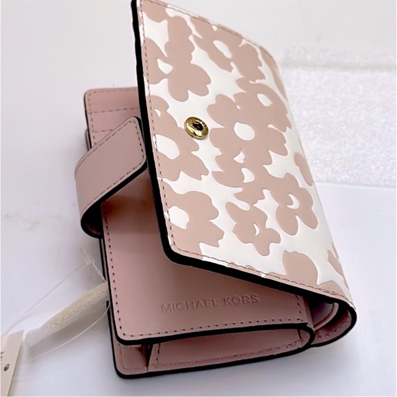 Michael Kors Pink and White Floral Wallet - Picture 6 of 16